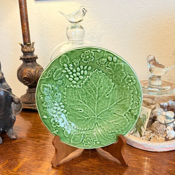 Vintage OLFAIRE Portugal Green Leaf with fruit 8" Plate - Picture 10 of 11